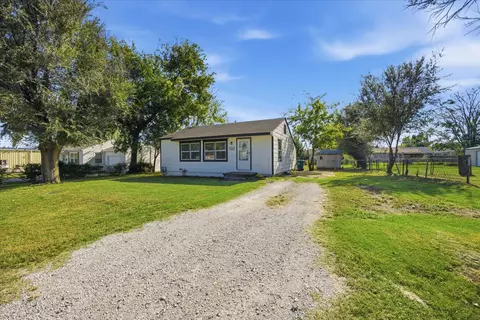 102 W 40th Pl, Sand Springs, OK 74063