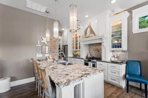 Kitchen - 33220 S 586 Rd, Jay, OK 74346 photo 2 of 4