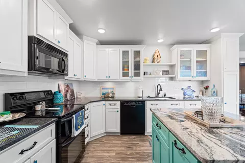 Kitchen - 33220 S 586 Rd, Jay, OK 74346 photo 4 of 4