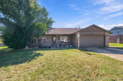 306 W 47th St S, Sand Springs, OK 74063