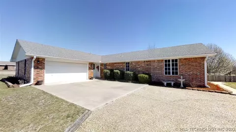 1075 Howard, Davis, OK 73030 photo 1