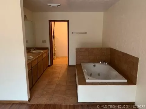 1416 Howard Dr, Davis, OK 73030 photo 4