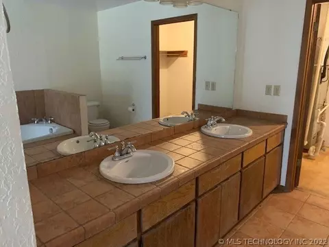 1416 Howard Dr, Davis, OK 73030 photo 3