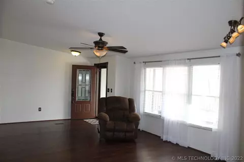 370 Eastgate Loop, Ardmore, OK 73401 photo 12
