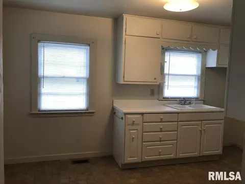 525 Wood Ave, Springfield, IL 62702 photo 4