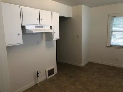 525 Wood Ave, Springfield, IL 62702 photo 3