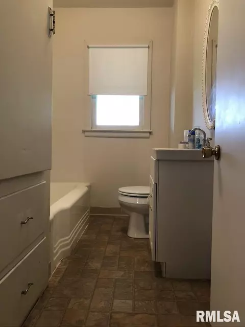525 Wood Ave, Springfield, IL 62702 photo 8