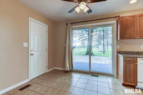 27 Birch Dr, Chatham, IL 62629 photo 7