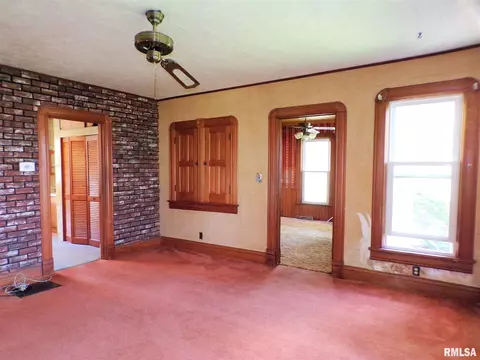 401 E Main St, Altona, IL 61414 photo 20