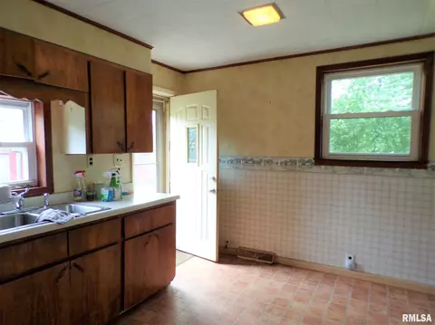 401 E Main St, Altona, IL 61414 photo 42