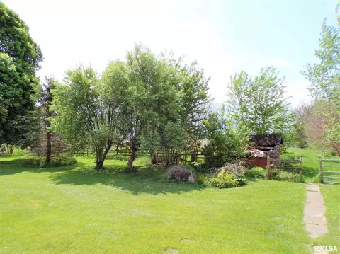 401 E Main St, Altona, IL 61414 photo 12