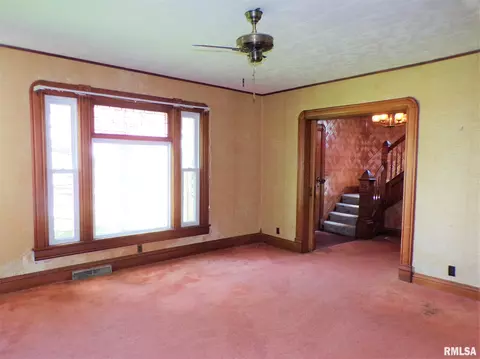 401 E Main St, Altona, IL 61414 photo 18