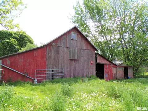 401 E Main St, Altona, IL 61414 photo 9