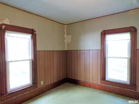 401 E Main St, Altona, IL 61414 photo 27
