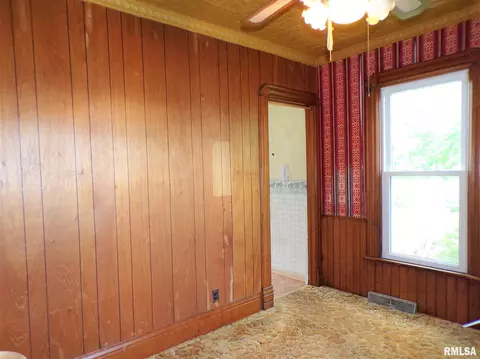 401 E Main St, Altona, IL 61414 photo 38