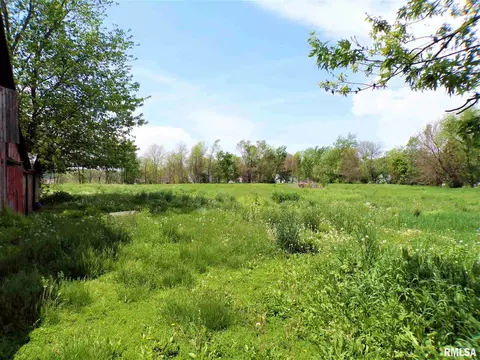 401 E Main St, Altona, IL 61414 photo 13