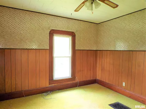 401 E Main St, Altona, IL 61414 photo 36
