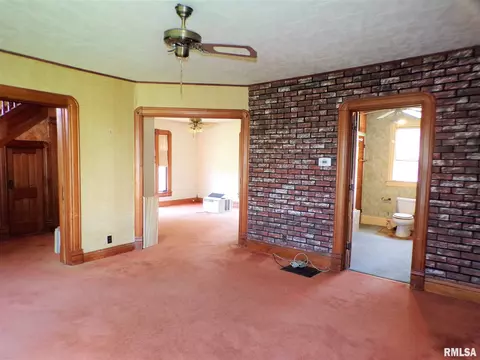 401 E Main St, Altona, IL 61414 photo 19