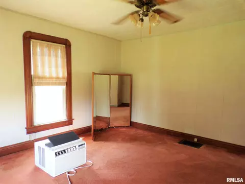 401 E Main St, Altona, IL 61414 photo 23