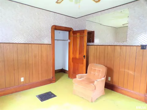 401 E Main St, Altona, IL 61414 photo 37
