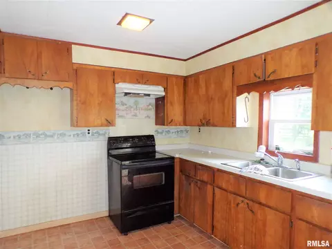401 E Main St, Altona, IL 61414 photo 40