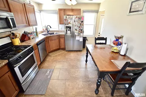 3525 Stanton St, Springfield, IL 62703 photo 8