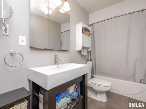 2328 E Lake Shore Dr, Springfield, IL 62712 photo 9