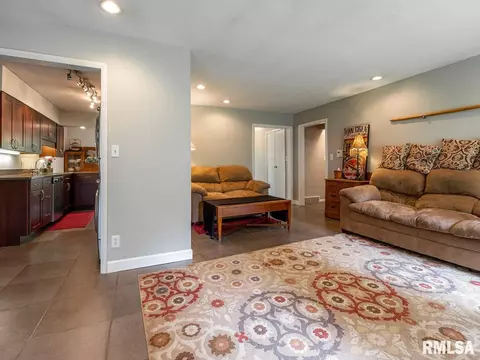 2328 E Lake Shore Dr, Springfield, IL 62712 photo 3