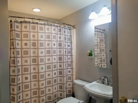 1656 Schrader Ave, Springfield, IL 62702 photo 10