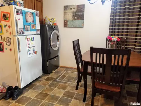 1656 Schrader Ave, Springfield, IL 62702 photo 8