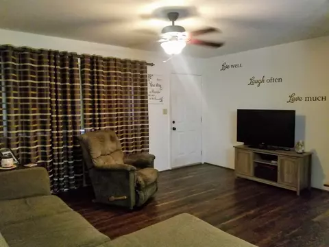 1656 Schrader Ave, Springfield, IL 62702 photo 2