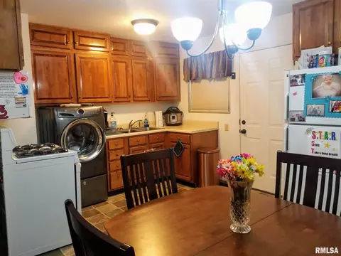 1656 Schrader Ave, Springfield, IL 62702 photo 6