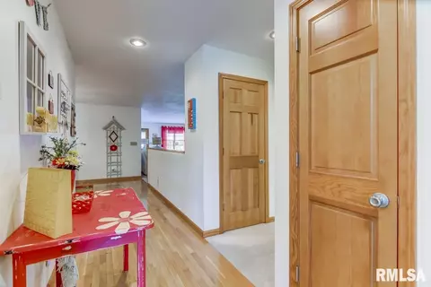 3909 Lear Dr, Springfield, IL 62711 photo 2