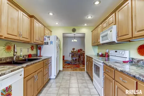 3909 Lear Dr, Springfield, IL 62711 photo 4