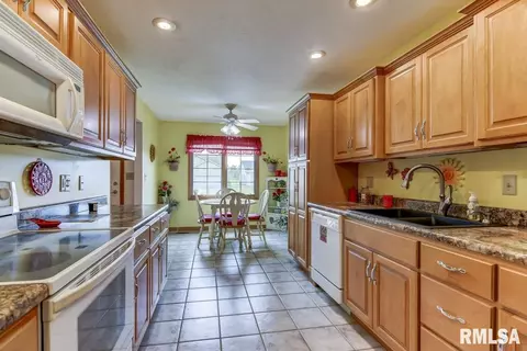 3909 Lear Dr, Springfield, IL 62711 photo 5