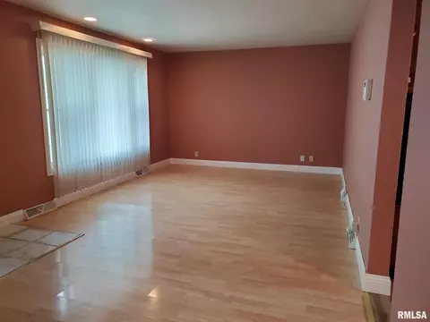 1924 Fairmont Dr, Springfield, IL 62702 photo 3