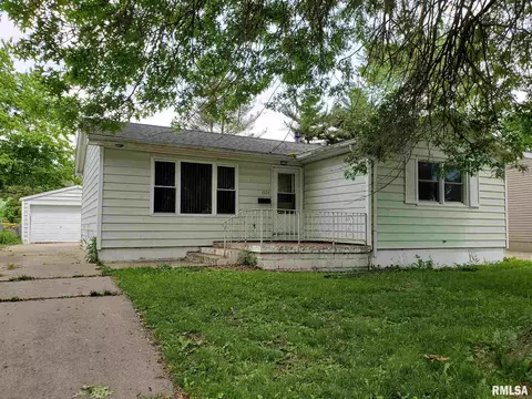 1924 Fairmont Dr, Springfield, IL 62702 photo 1
