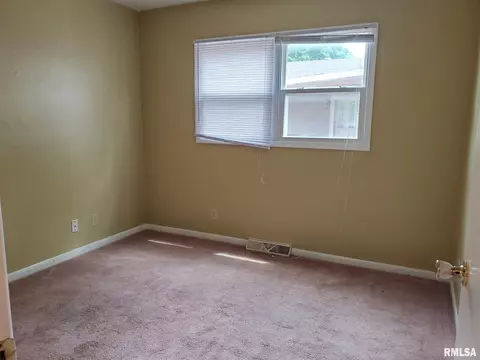 1924 Fairmont Dr, Springfield, IL 62702 photo 13