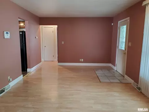 1924 Fairmont Dr, Springfield, IL 62702 photo 4
