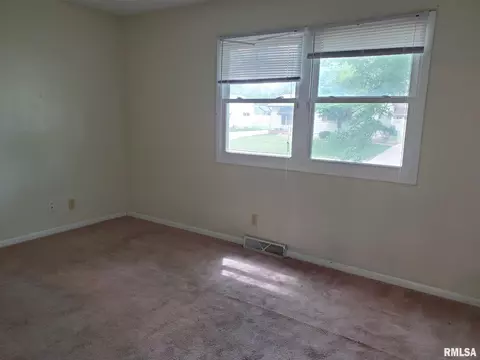 1924 Fairmont Dr, Springfield, IL 62702 photo 17