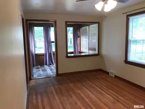 624 S Amos Ave, Springfield, IL 62704 photo 3