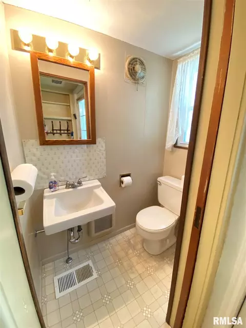 1417 S 4th St, Springfield, IL 62703 photo 11