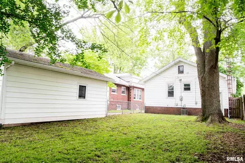 1917 S College St, Springfield, IL 62704 photo 4