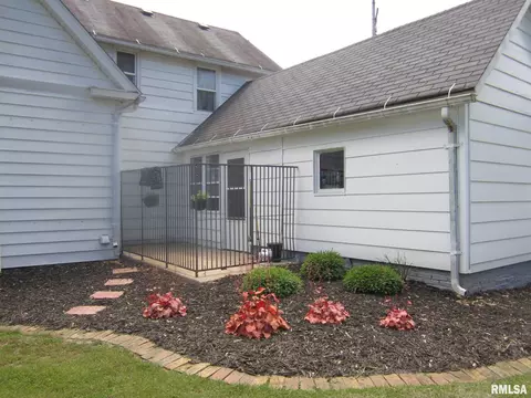 703 N Taylor St, Athens, IL 62613 photo 39