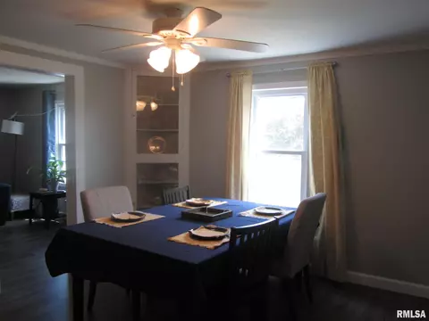 703 N Taylor St, Athens, IL 62613 photo 5