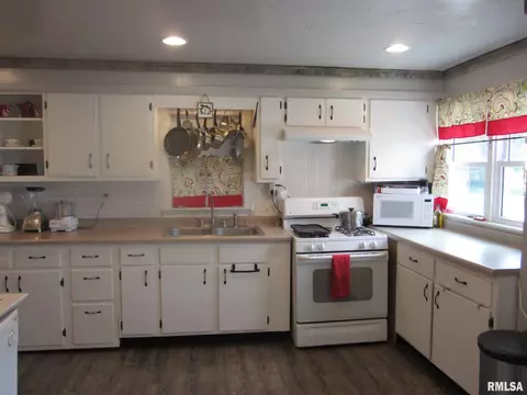703 N Taylor St, Athens, IL 62613 photo 19