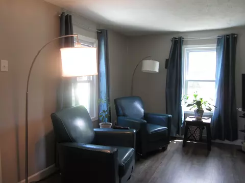 703 N Taylor St, Athens, IL 62613 photo 3
