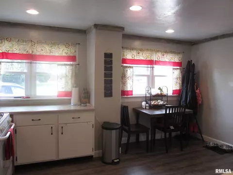 703 N Taylor St, Athens, IL 62613 photo 18