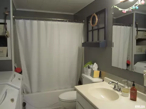 703 N Taylor St, Athens, IL 62613 photo 28