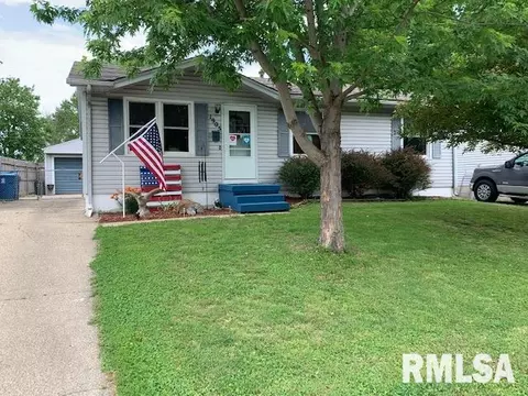 1905 Fairfield Dr, Springfield, IL 62702 photo 2